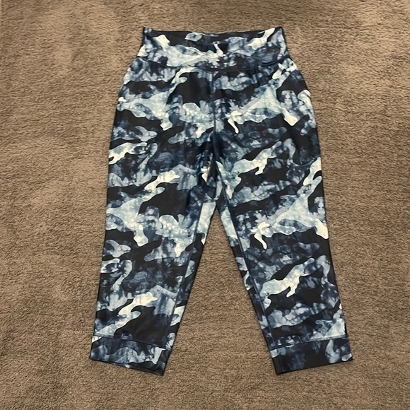 Old Navy Pants - Powersoft jogger. Cropped. Camo. Navy blue